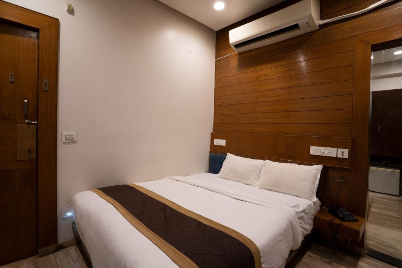 Hotel Kyra Airport Ahmedabad Exterior foto